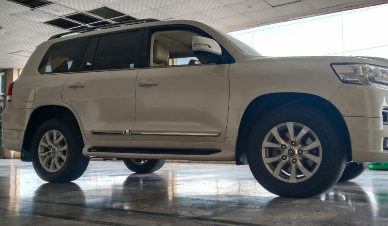 
								Toyota Land Cruiser AX 2016 full									