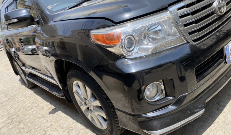 
								TOYOTA LANDCRUISER AXG 2012 full									