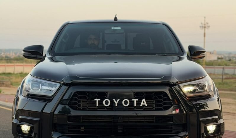 
								Toyota Hilux Revo GR-S full									