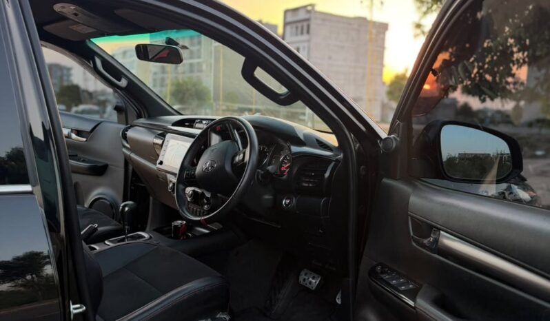 
								Toyota Hilux Revo GR-S full									