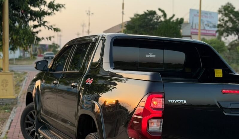 
								Toyota Hilux Revo GR-S full									