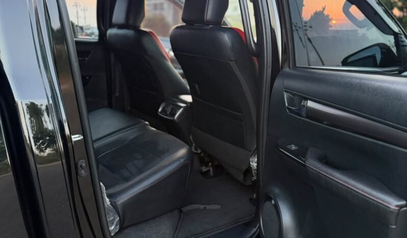 
								Toyota Hilux Revo GR-S full									