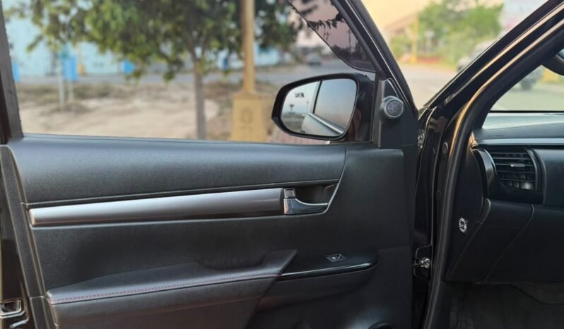 
								Toyota Hilux Revo GR-S full									